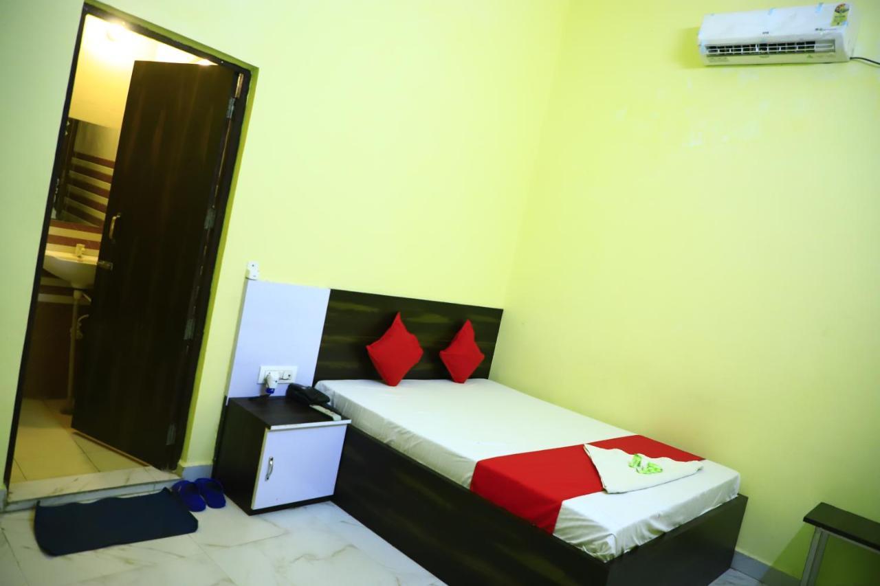 Shivraj Homestay Матхура Экстерьер фото