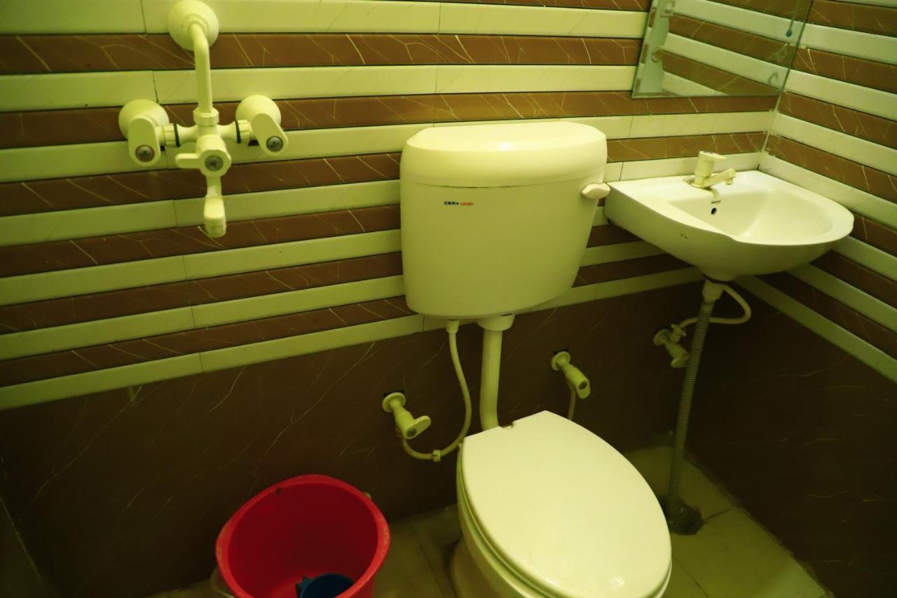 Shivraj Homestay Матхура Экстерьер фото