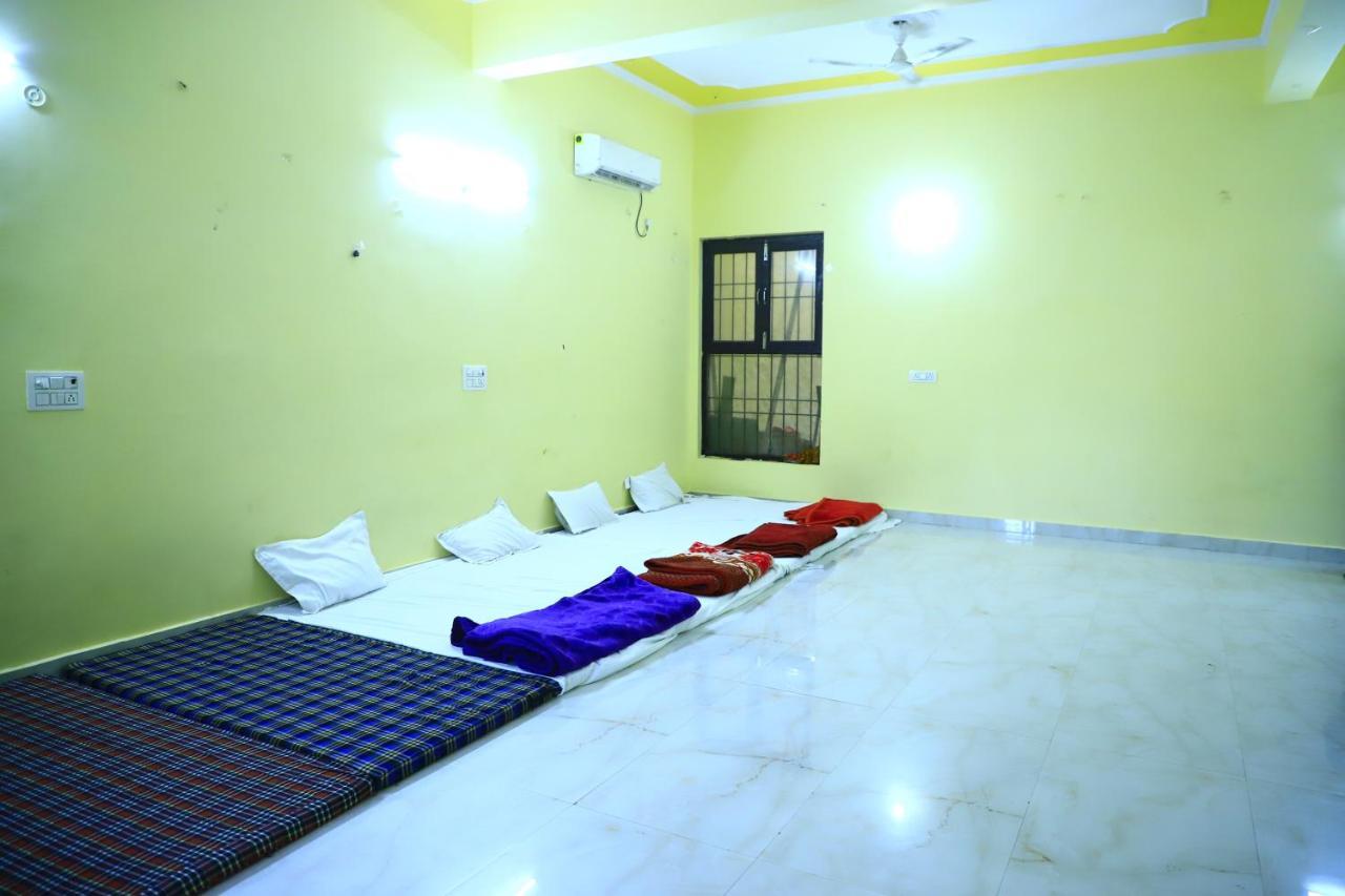 Shivraj Homestay Матхура Экстерьер фото