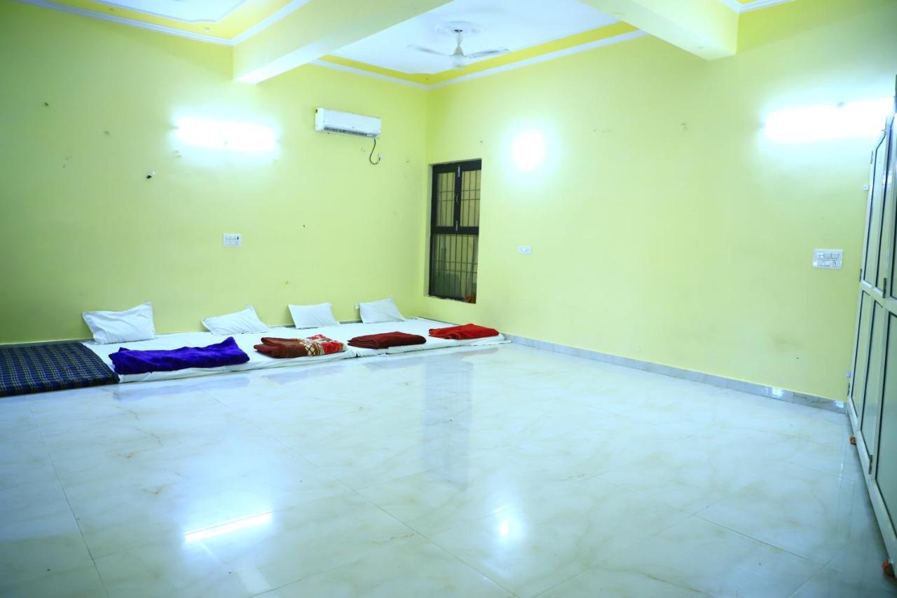 Shivraj Homestay Матхура Экстерьер фото