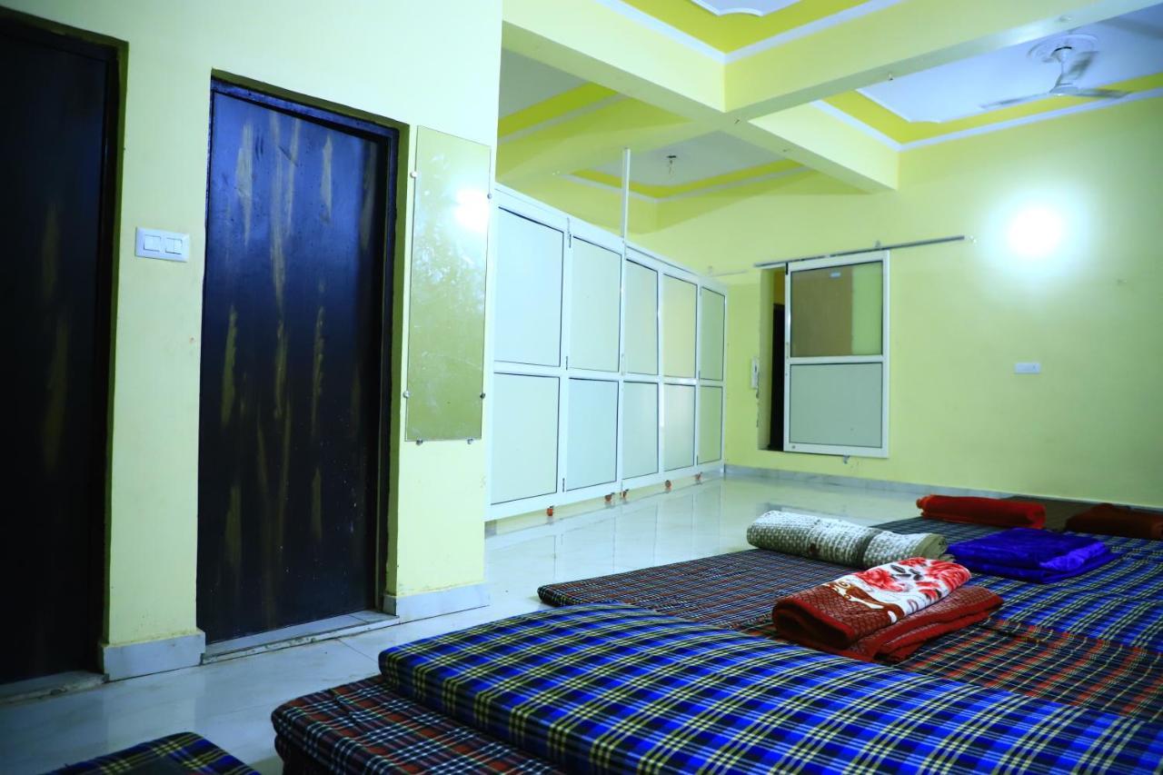 Shivraj Homestay Матхура Экстерьер фото