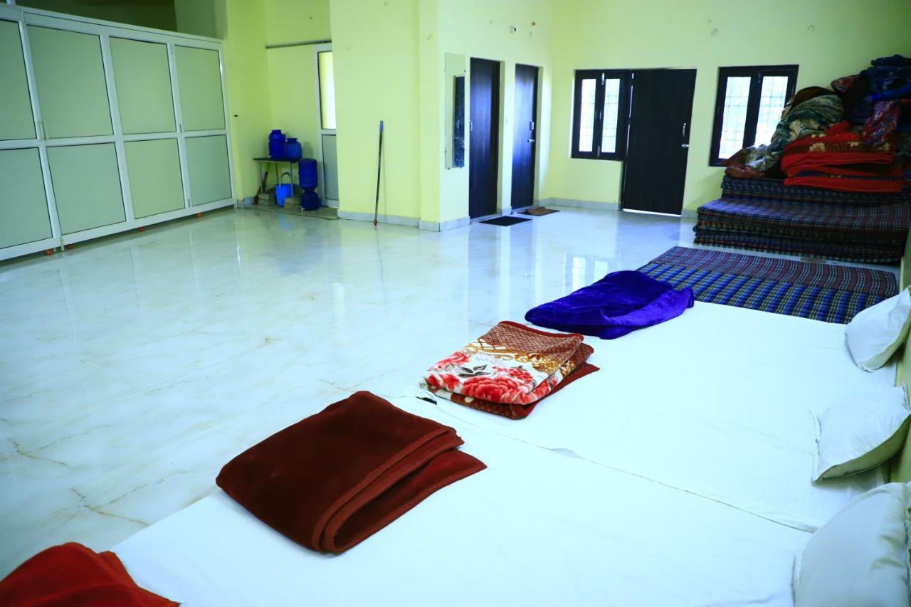 Shivraj Homestay Матхура Экстерьер фото