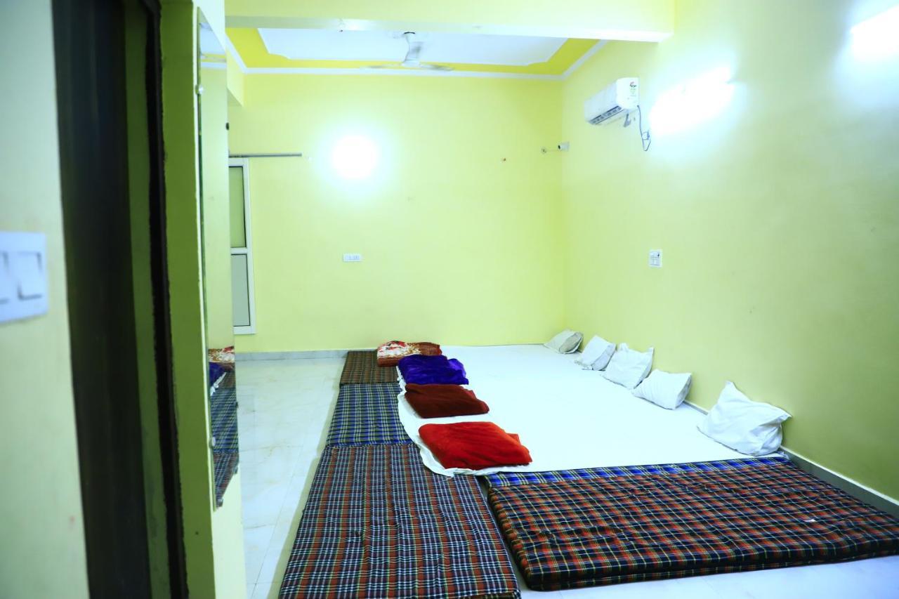 Shivraj Homestay Матхура Экстерьер фото