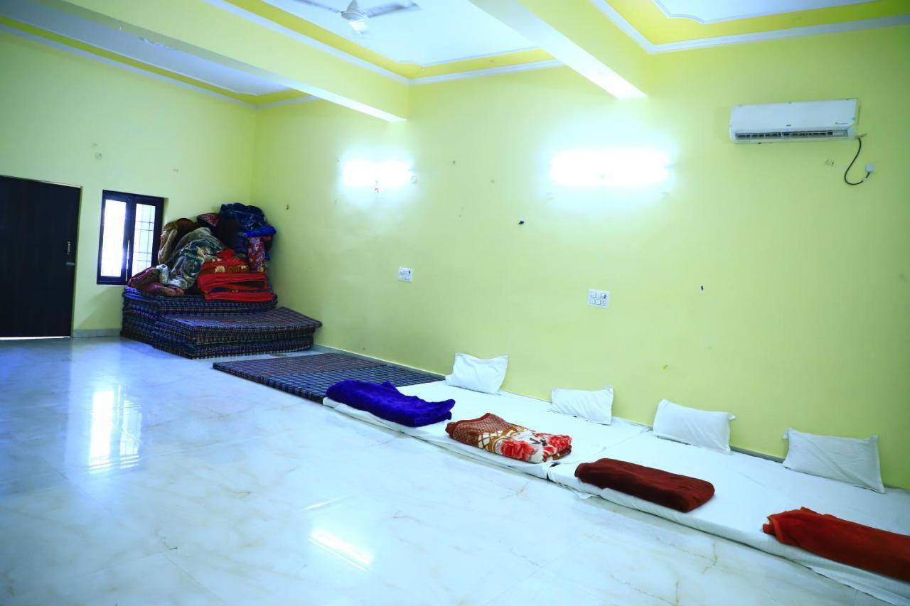 Shivraj Homestay Матхура Экстерьер фото