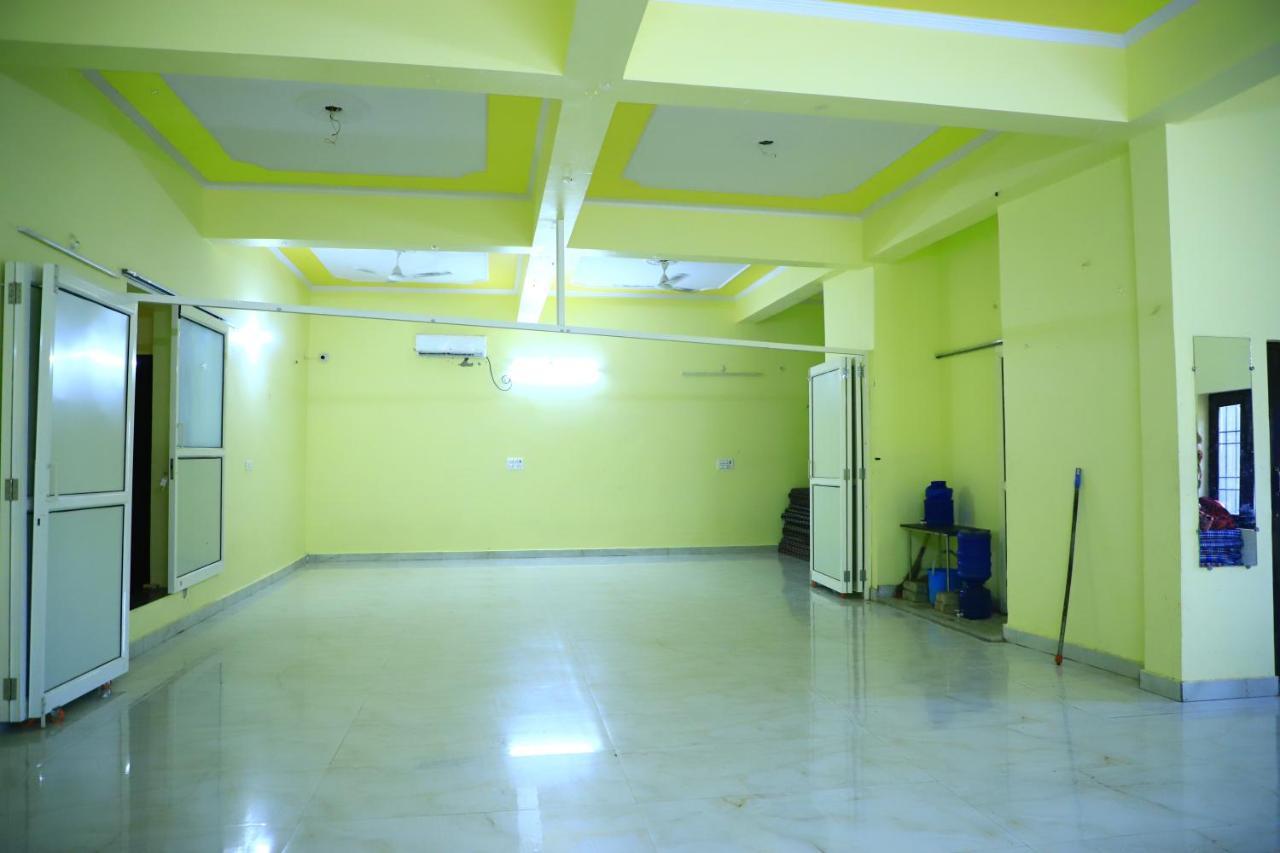 Shivraj Homestay Матхура Экстерьер фото