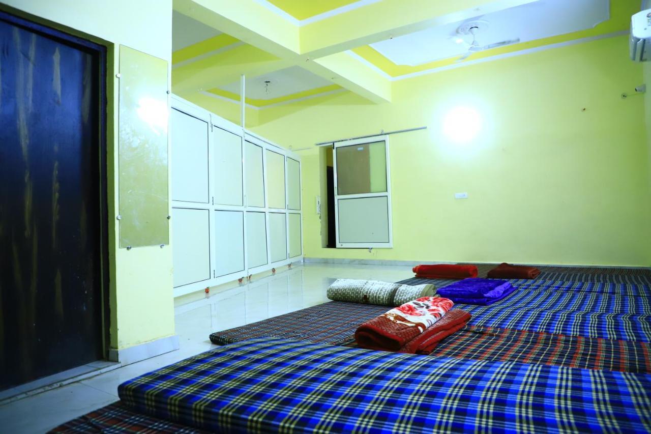 Shivraj Homestay Матхура Экстерьер фото