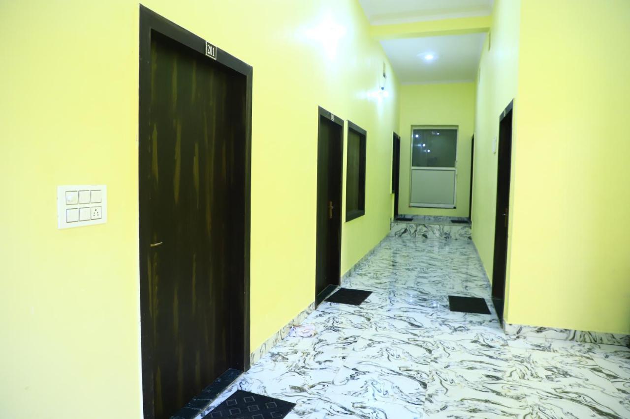 Shivraj Homestay Матхура Экстерьер фото