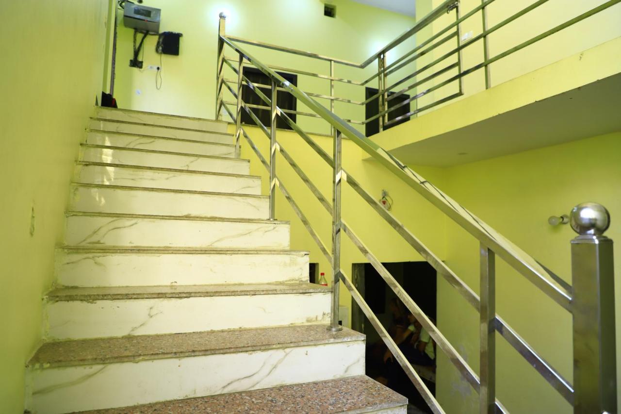 Shivraj Homestay Матхура Экстерьер фото